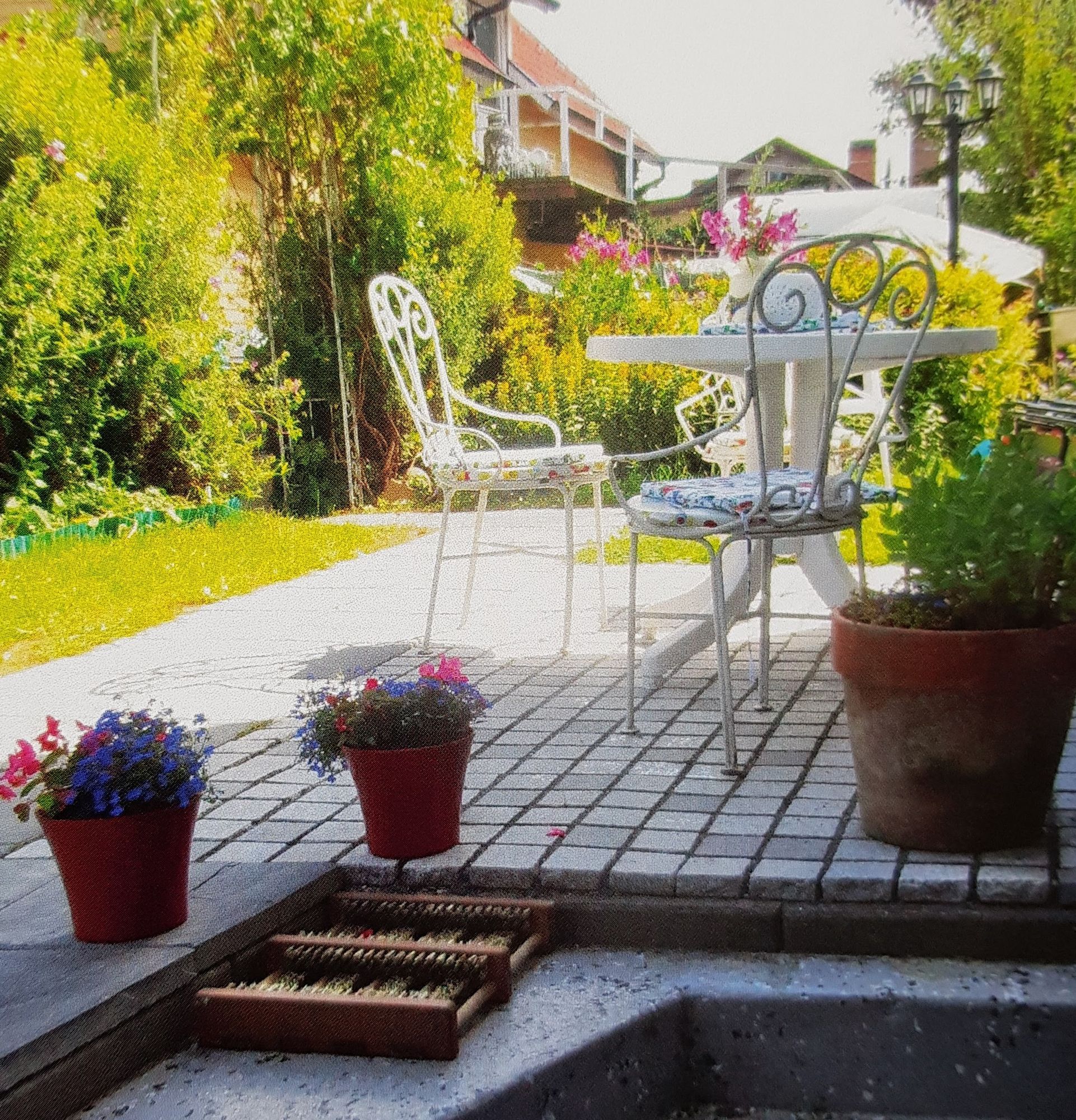 Visby C Öster. VILLA-LÄGENHET på stor tomt – bild 2 av 11