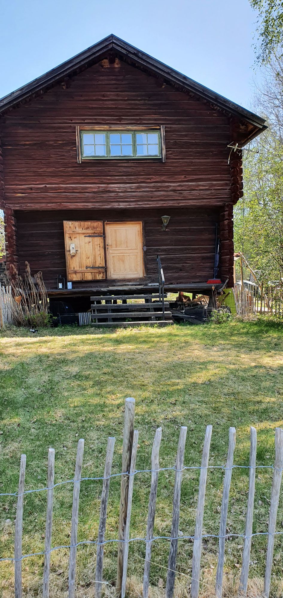 Charmigt härbre i en Dalaby. Även på vintern.