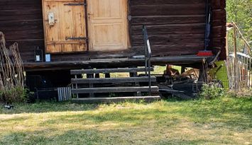 Charmigt härbre i en Dalaby. Även på vintern.