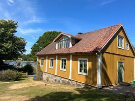 Skärgårdsidyll med brygga/bastuflotte