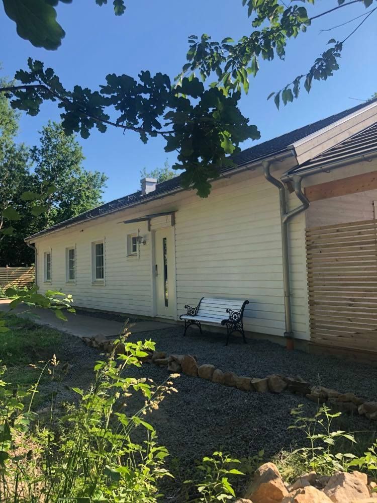 Hus på Österlen nära sjö & hav med spabad & bastu – bild 2 av 15