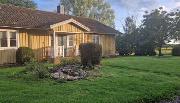 Gårdshus med fint läge nära Hornborgasjön