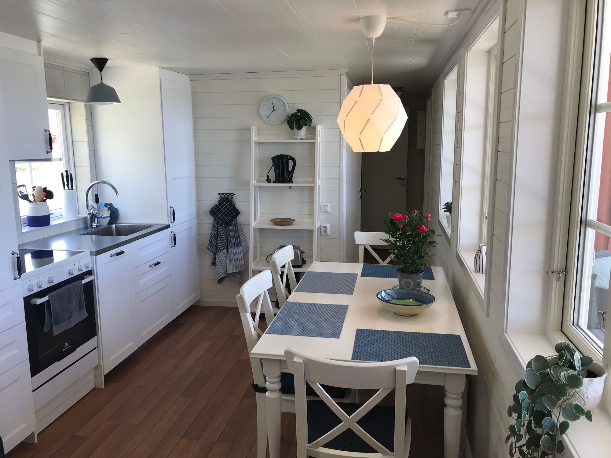 En stuga vid havet i Gryts Skärgård – bild 3 av 13