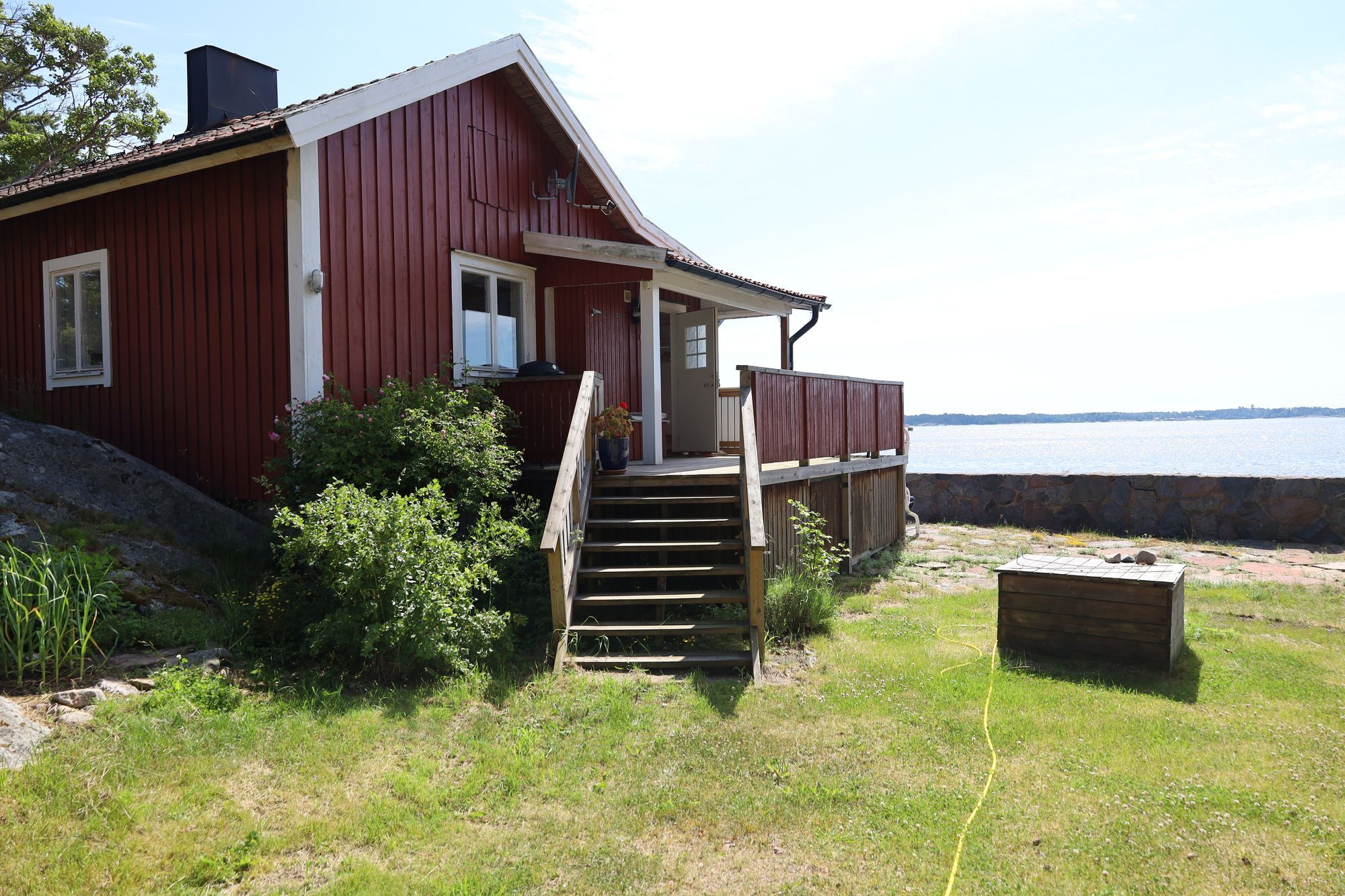 Mysig stuga med skärgårdens bästa utsikt – bild 6 av 17