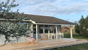 Mysig och fräsch stuga på öländska stenkusten