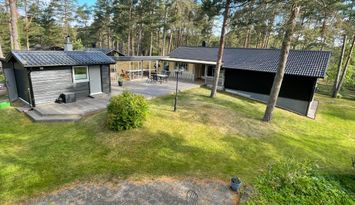 Stor insynsskyddad stuga med hög standard