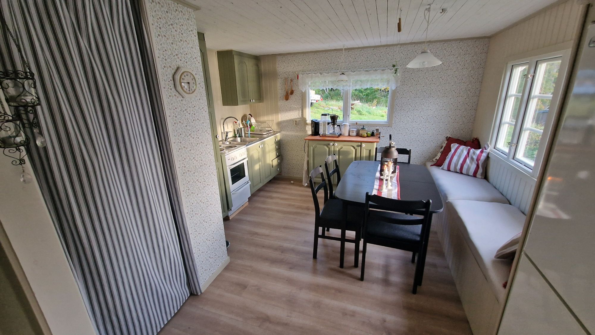 Stuga vid den vackra sjön Ånimen i Dalsland – bild 9 av 14