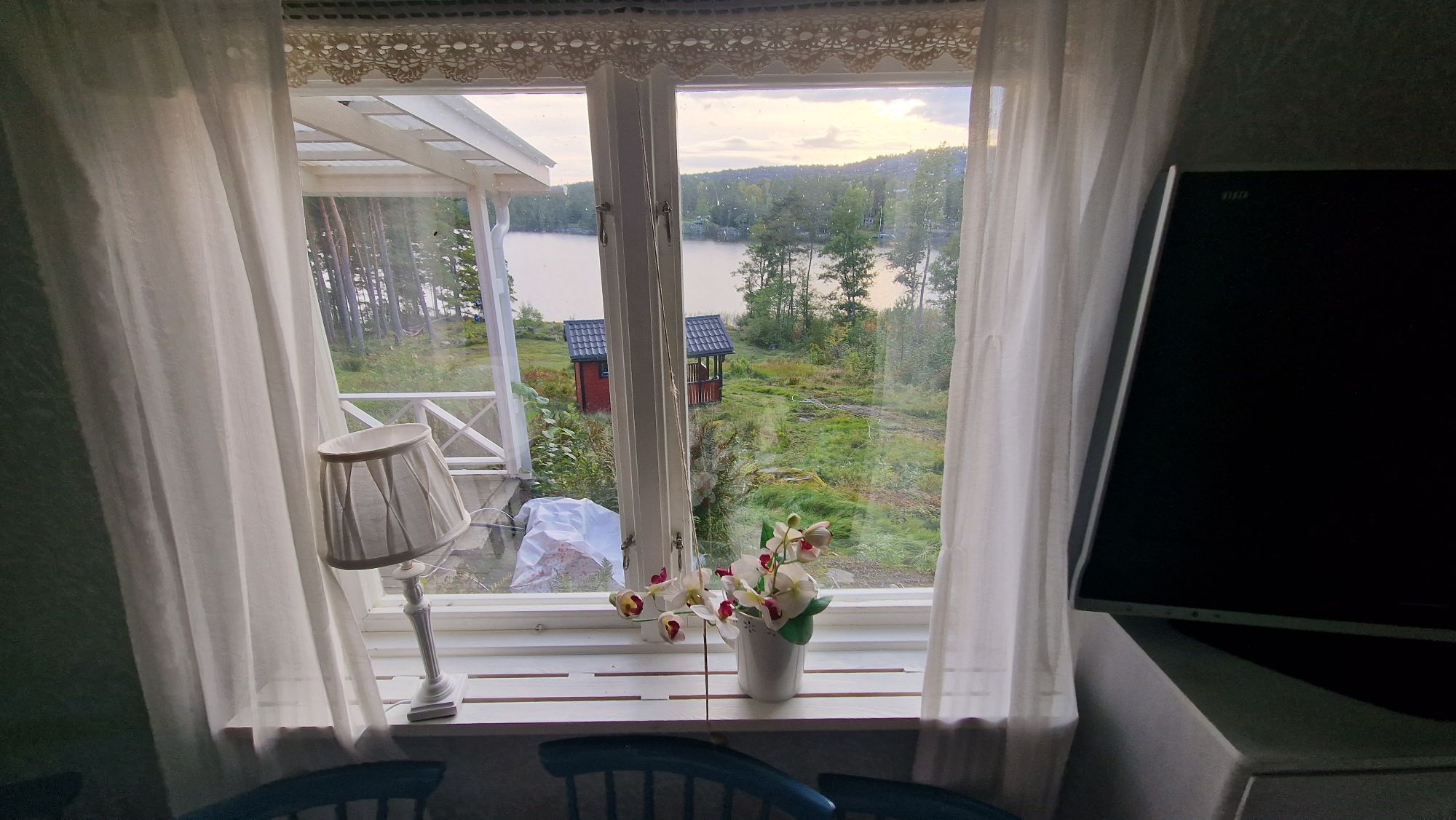 Stuga vid den vackra sjön Ånimen i Dalsland – bild 8 av 14