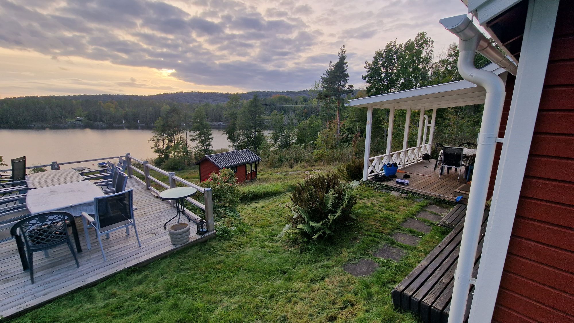 Stuga vid den vackra sjön Ånimen i Dalsland – bild 2 av 14