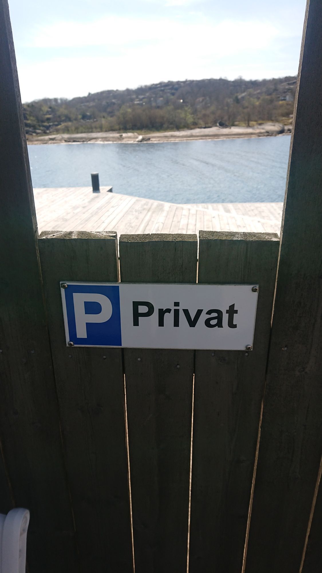 Havet, två meter från - med egen brygga. – bild 5 av 20