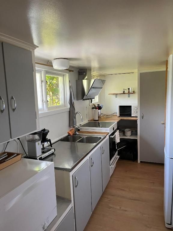 Charmigt gästhus 5 min från bron- Sängkläder inkl. – bild 13 av 18