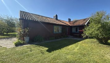 Djupvik - Öland. Stor tomt nära hav. Djur välkomna