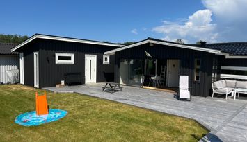 Familjevänlig stuga 6+2 bäddar