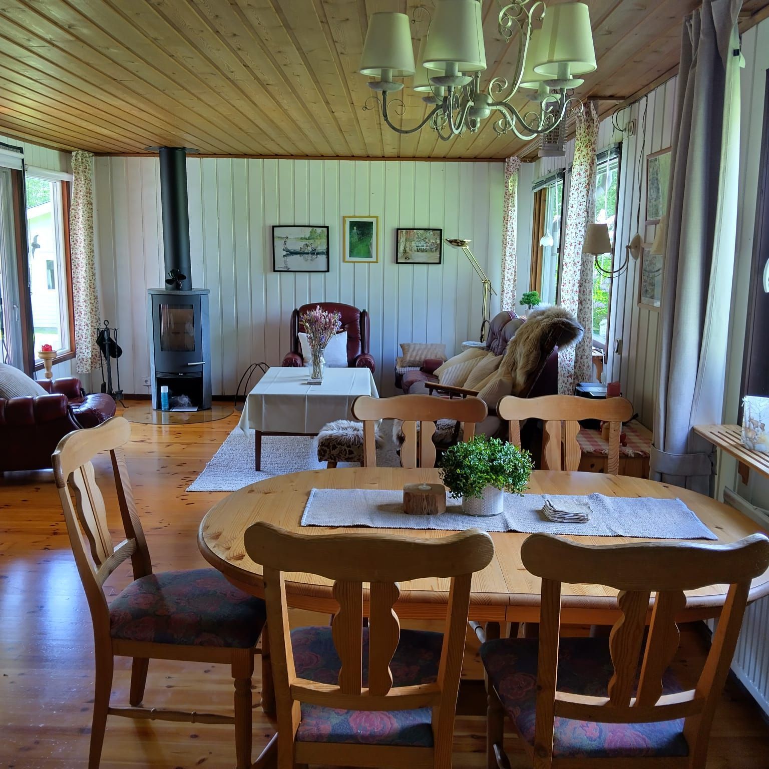 Mysigt fritidshus nära Mullsjön, Hjo & Vättern – bild 4 av 20