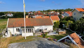 Stuga mitt i byn Styrsö