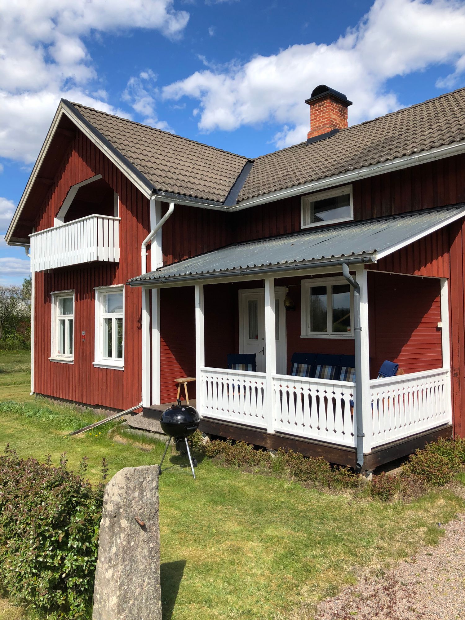 Hus på landet med närhet till skog och sjö !