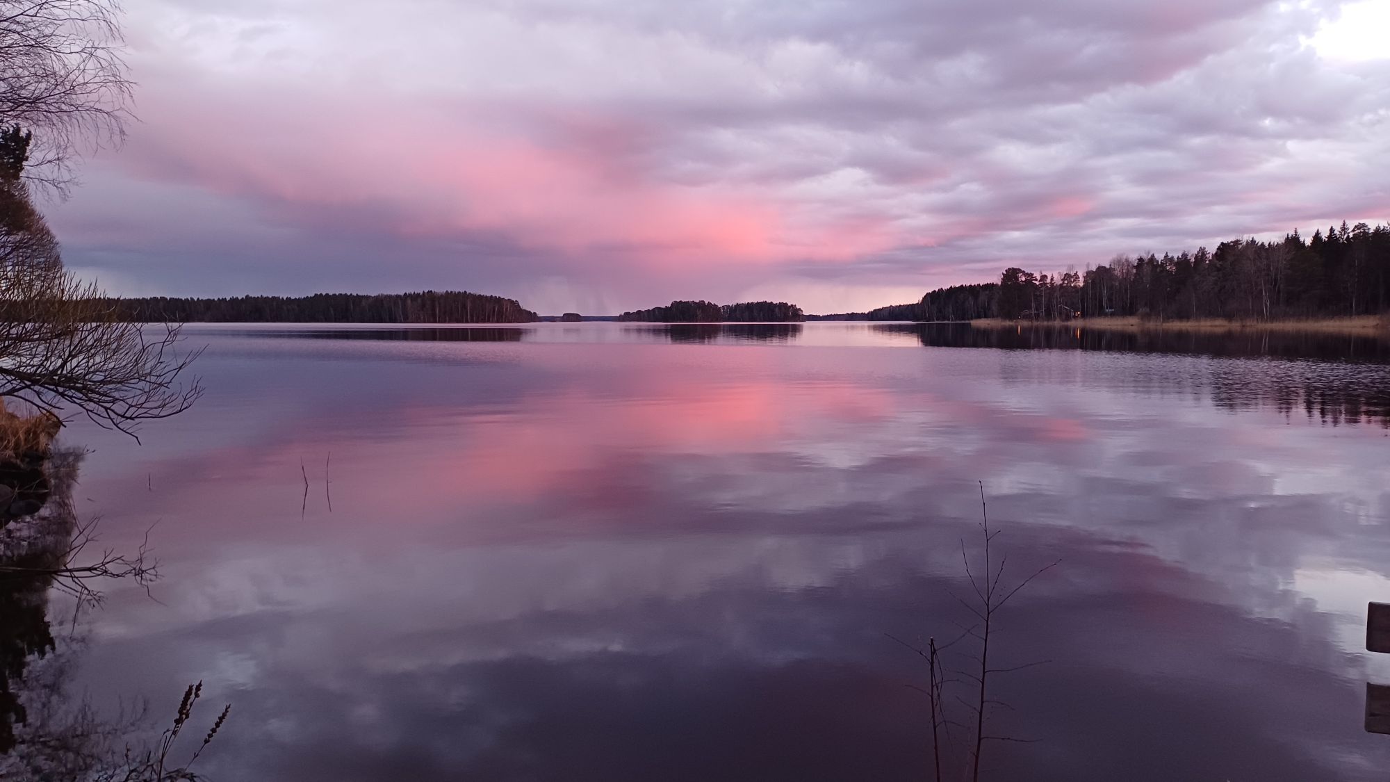 Sjöhuset - båtar, strand, bastu, brygga och grill! – bild 2 av 24