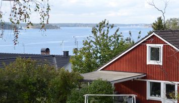 Fruvik Värmdö. Villa med havsutsikt nära strand