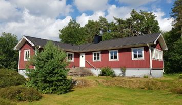 Charmigt hus nära havet