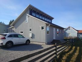 Arkitektritat modernt funkishus i Byxelkrok