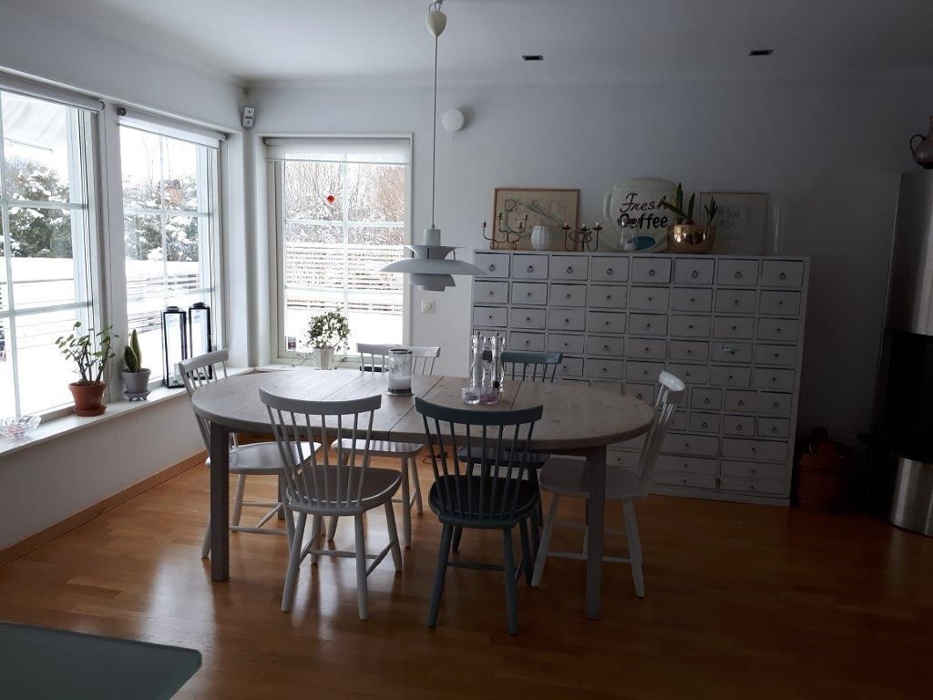 Modern villa med pool! – bild 9 av 11