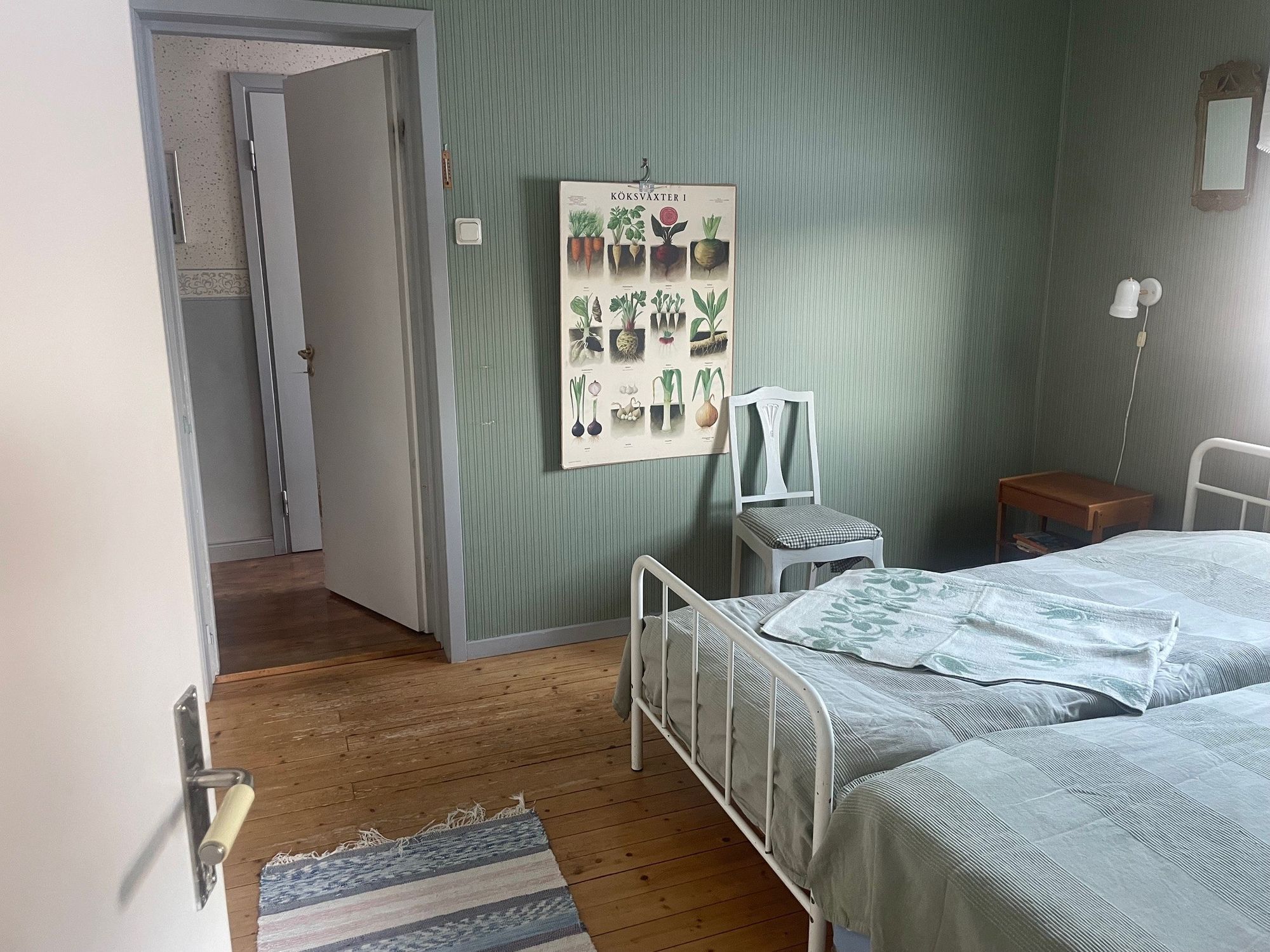 Gård vid sjö med egen bad & båtplats – bild 13 av 24