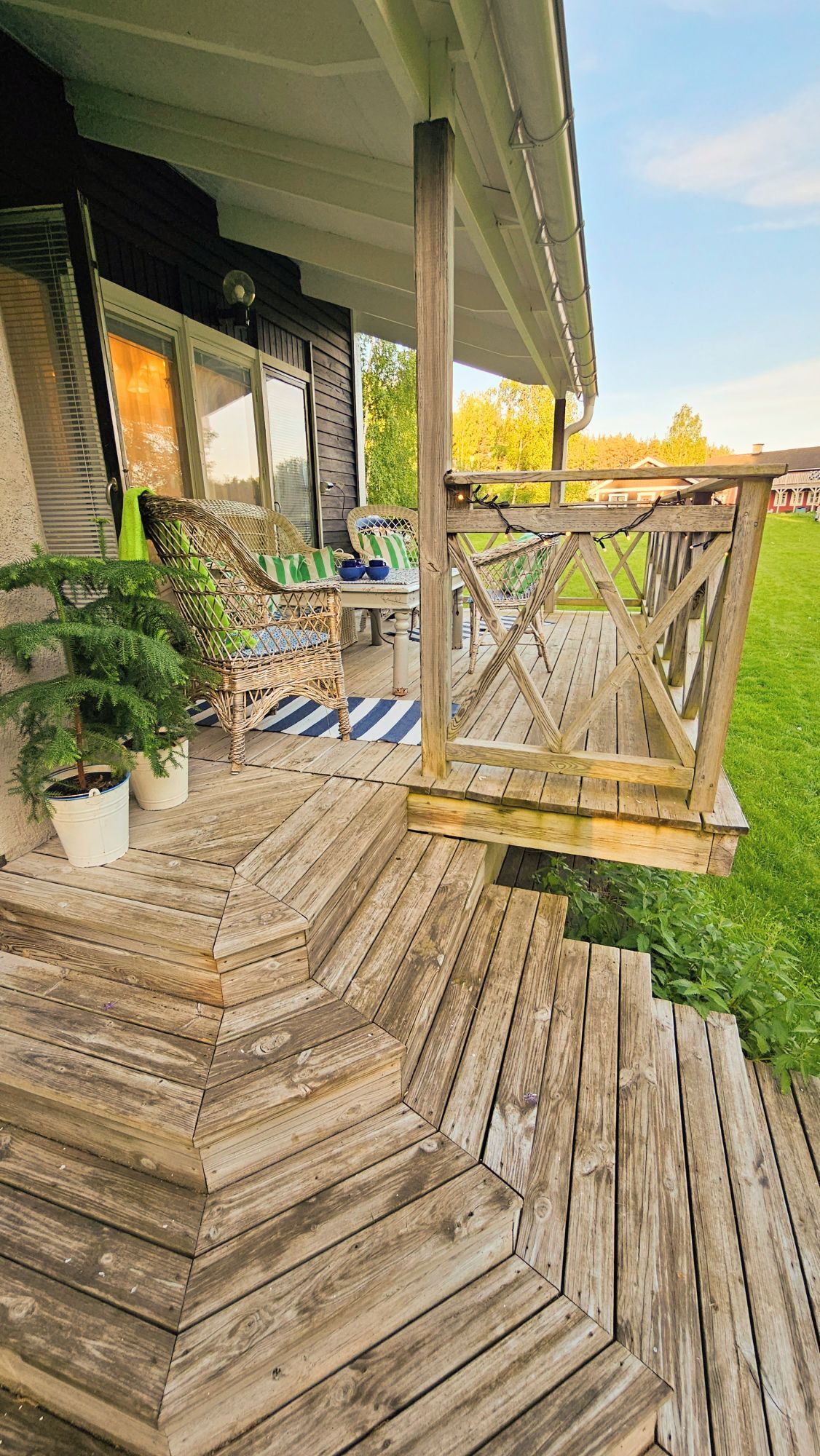 Soliga, fina stugan Kärbo med roddbåt – bild 16 av 21