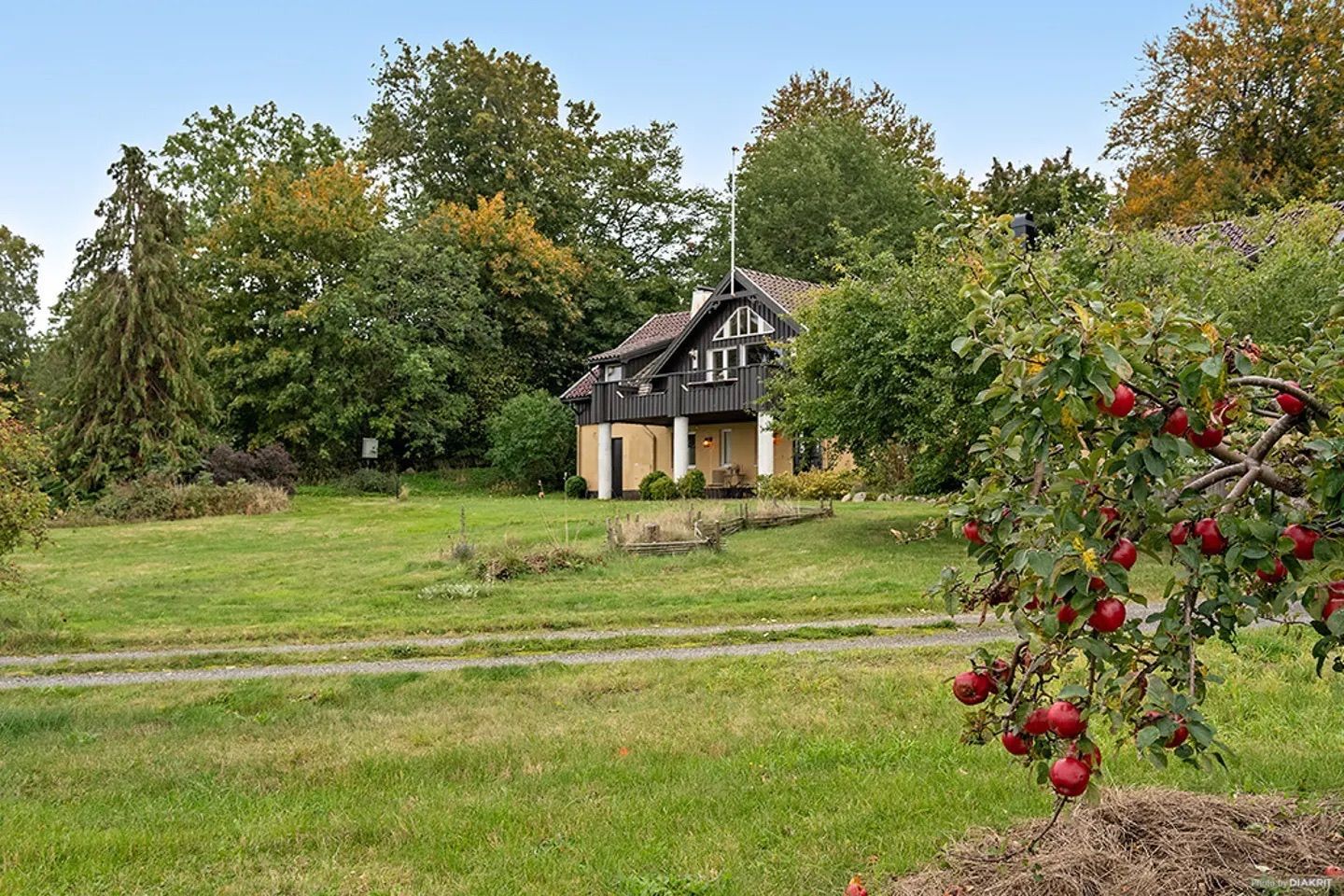 Äppelgårdsvilla på Kivik—Panoramautsikt över havet – bild 21 av 24