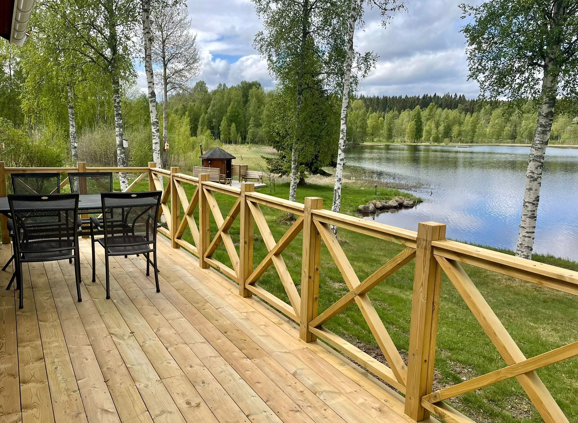 Mysig stuga med strandtomt nära Järvsöbacken – bild 16 av 24