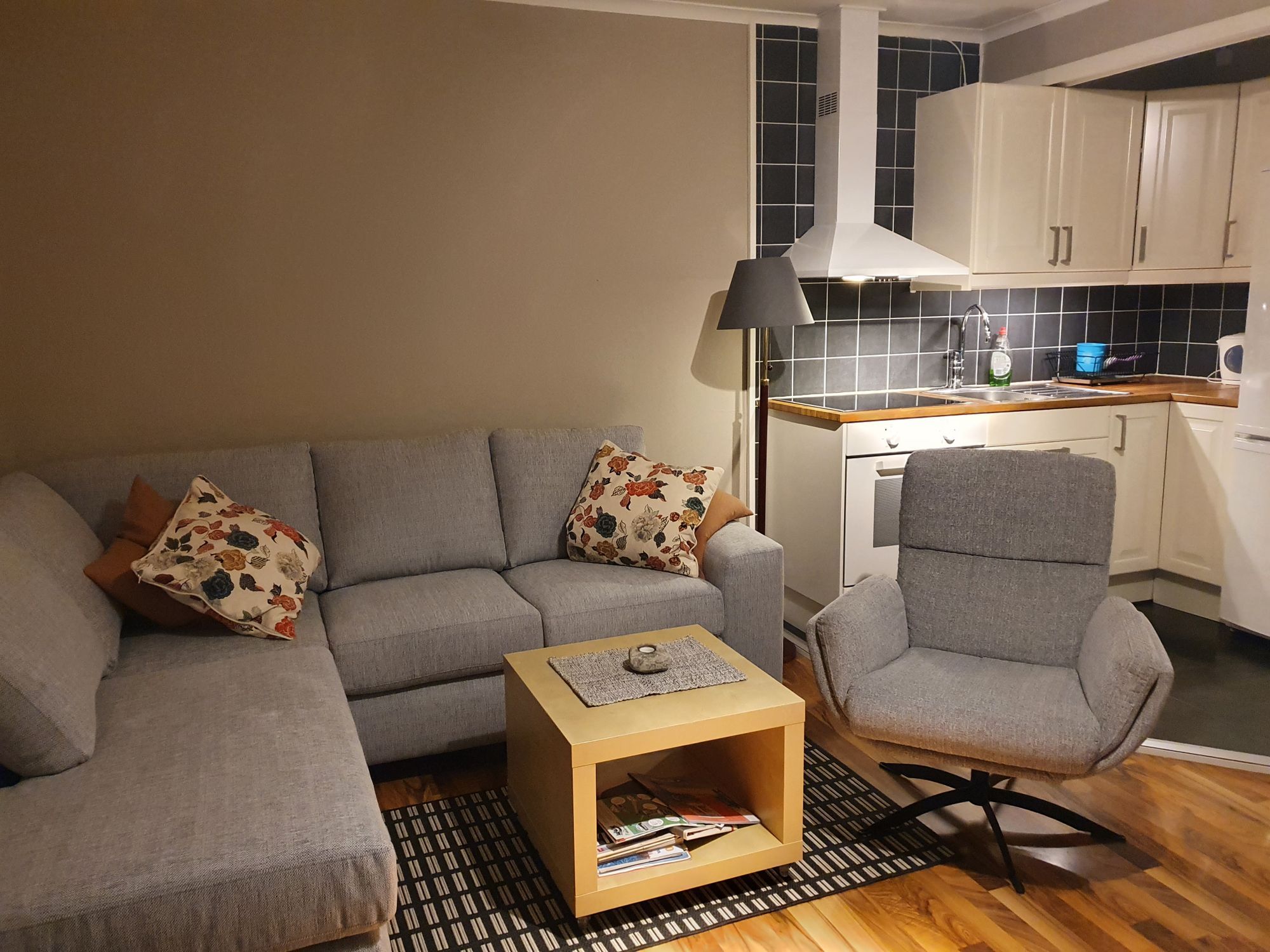 Mysig stuga med sjöutsikt över Orsasjön – bild 8 av 20
