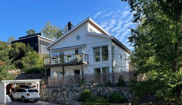 Fin villa nära sjö, skärgård och storstad