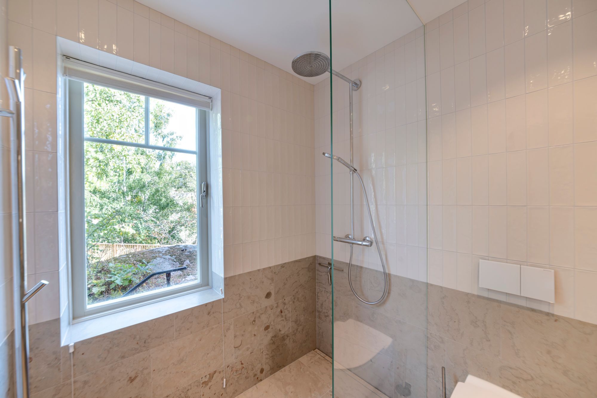 Nybyggt skärgårdshus, privat brygga och sandstrand – bild 7 av 24