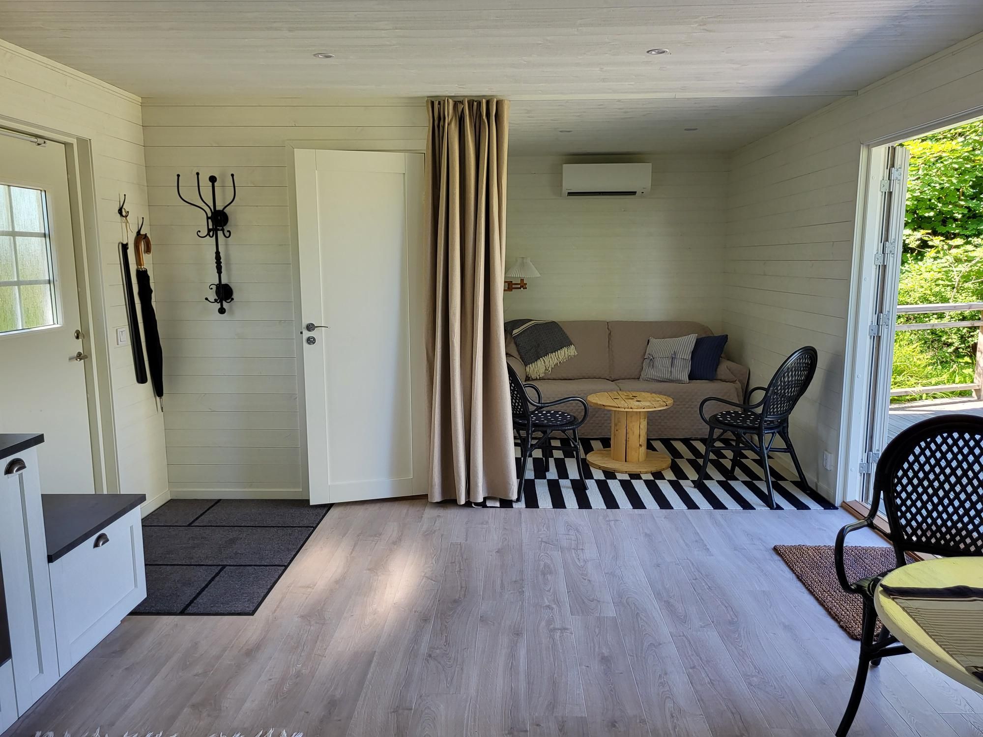Stuga i S:t Annas skärgård, Vikbolandet – bild 9 av 13