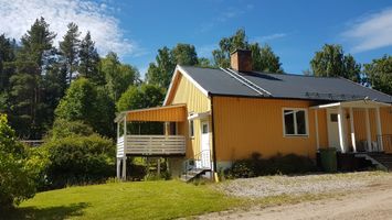 Semesterhus bastu nära vintersportområde stor sjö