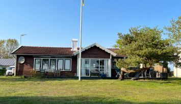 Mysig stuga med havsutsikt