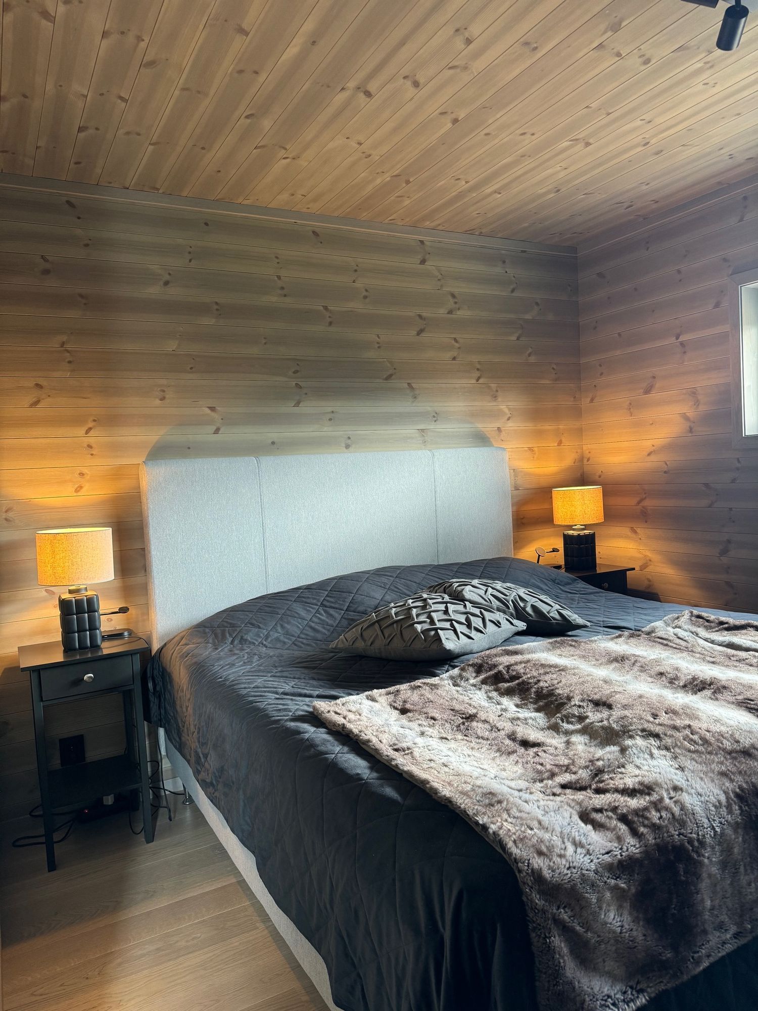 Nybyggt & modernt fjällshus med storslagen natur – bild 17 av 24