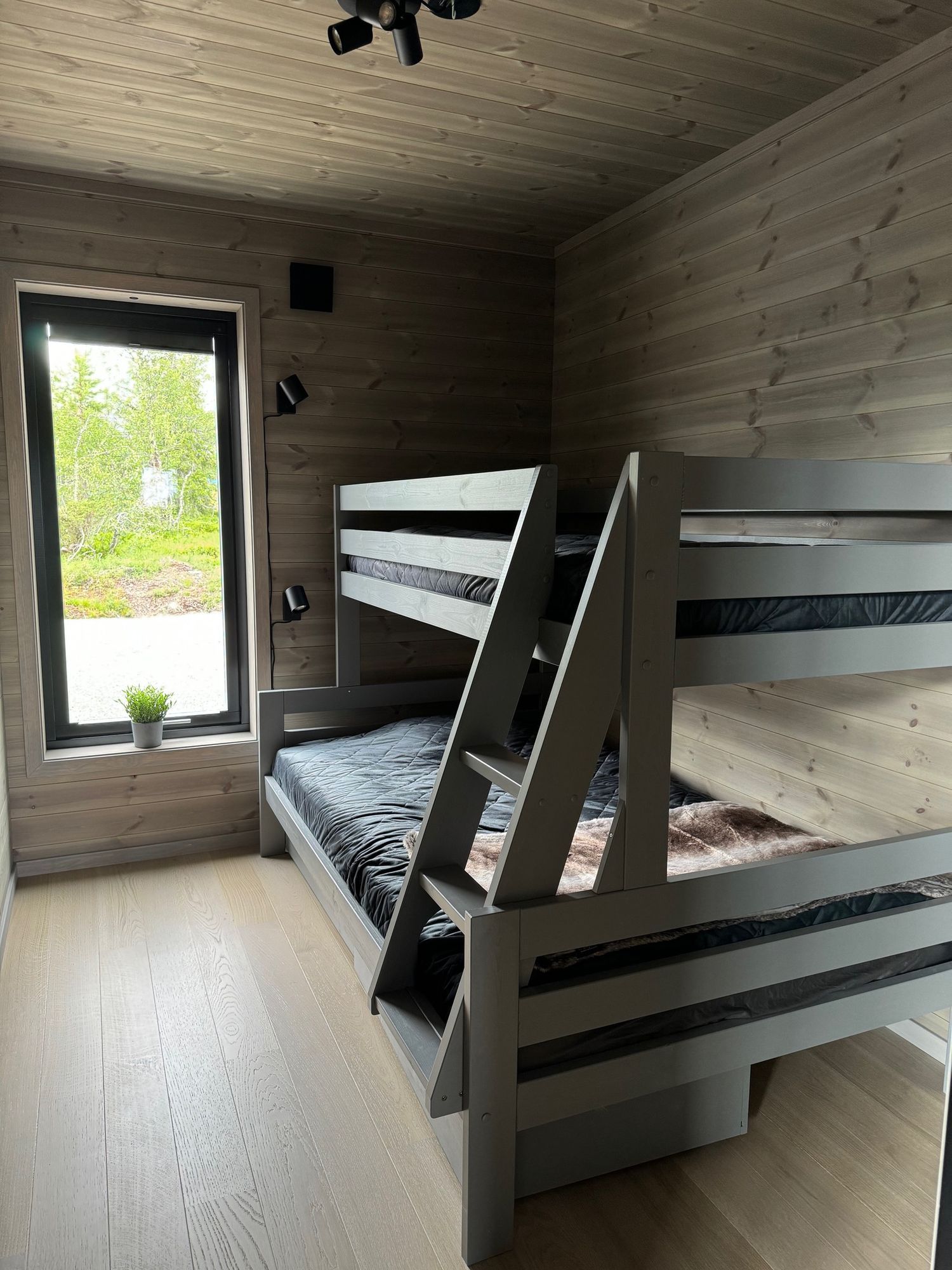 Nybyggt & modernt fjällshus med storslagen natur – bild 15 av 24