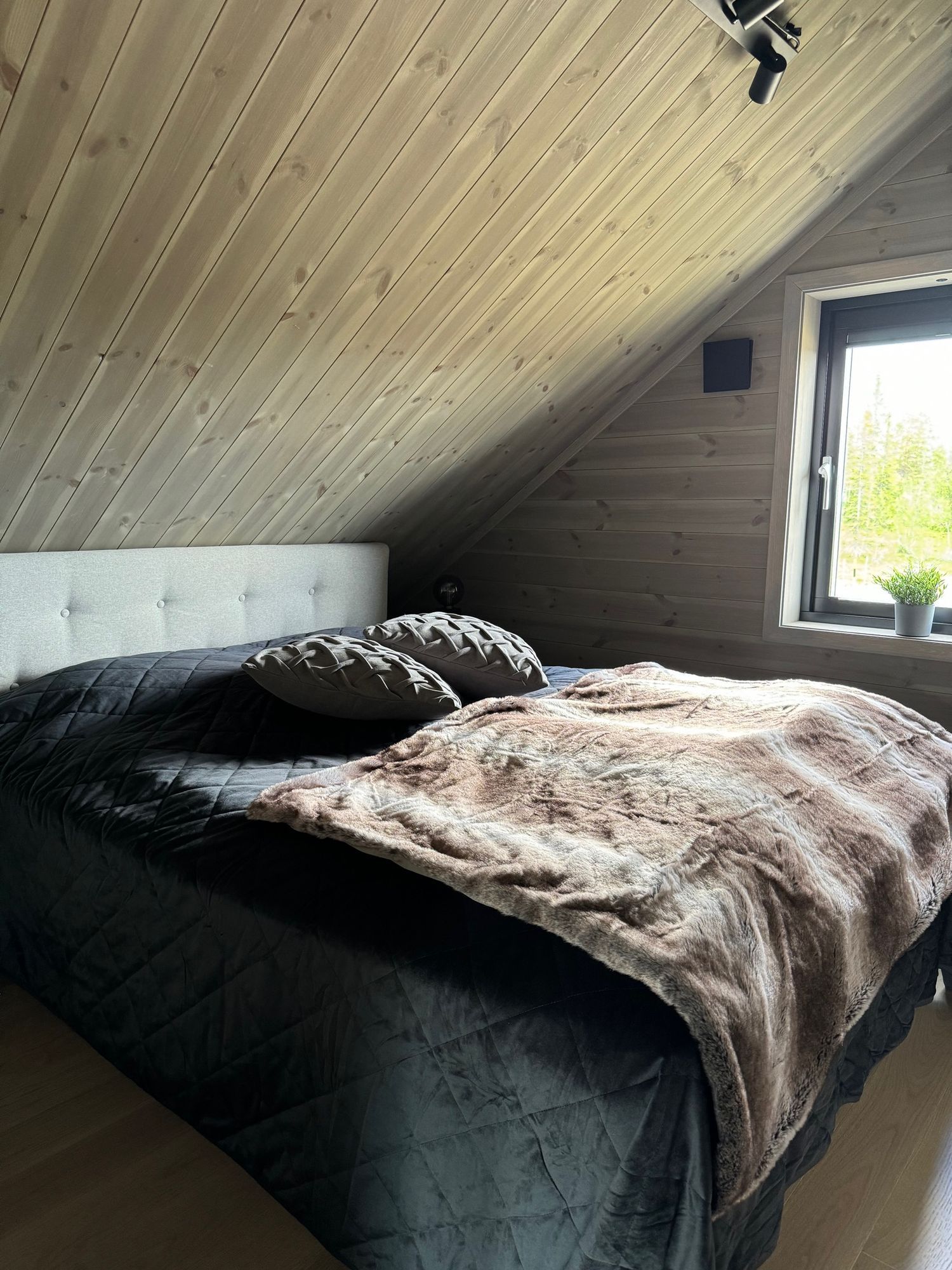 Nybyggt & modernt fjällshus med storslagen natur – bild 23 av 24