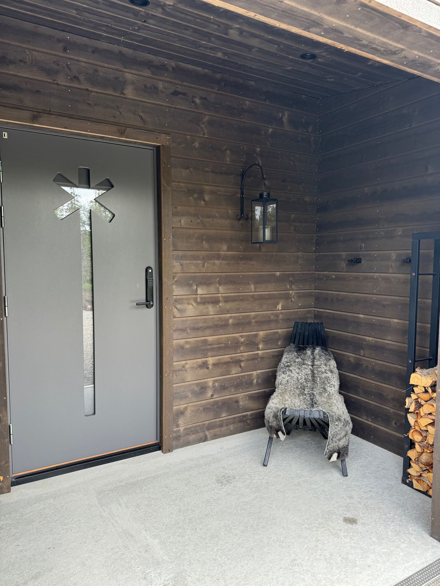 Nybyggt & modernt fjällshus med storslagen natur – bild 3 av 24