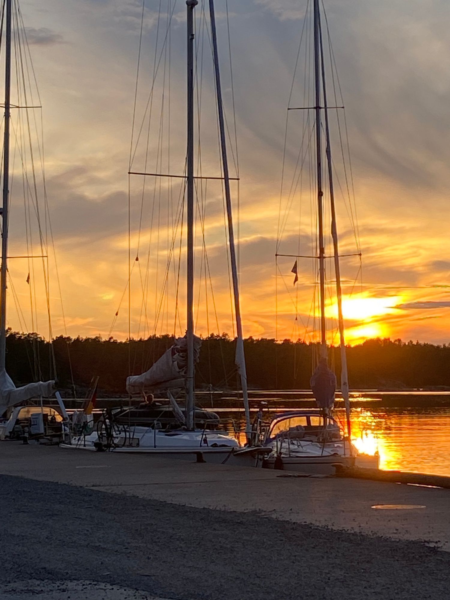 Modernt fritidshus i magisk ytterskärgård – bild 5 av 24