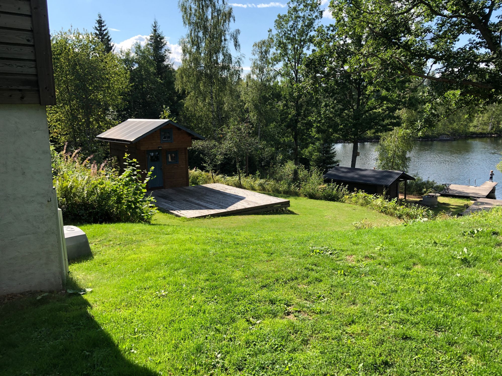 Hus på strandtomt med egen brygga och många bäddar – bild 10 av 24
