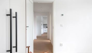 Nyproducerad lägenhet i två plan innanför murarna