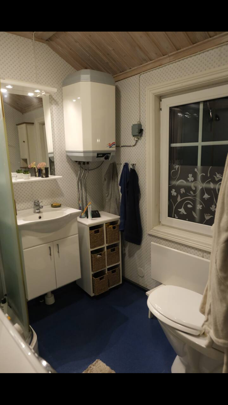 Året runt stuga med bastu och sjöutsikt – bild 9 av 12