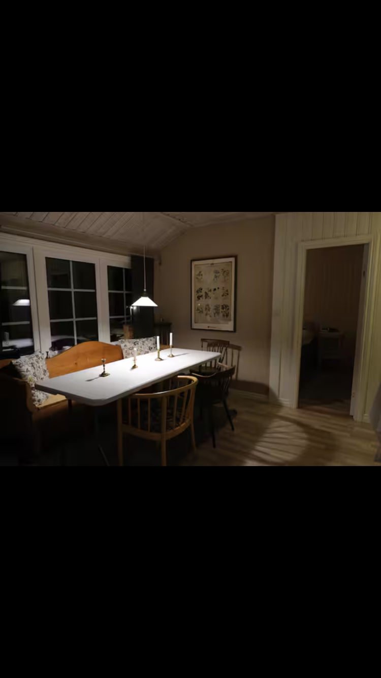 Året runt stuga med bastu och sjöutsikt – bild 6 av 12