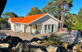 Summer house near sea, big terrace and guest cabin
