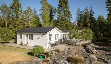 Fint sommarhus med havsnära läge i Tjusts skärgård