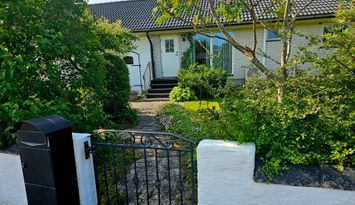 Mysig trädgårdslägenhet nära strand-Mellbystrand