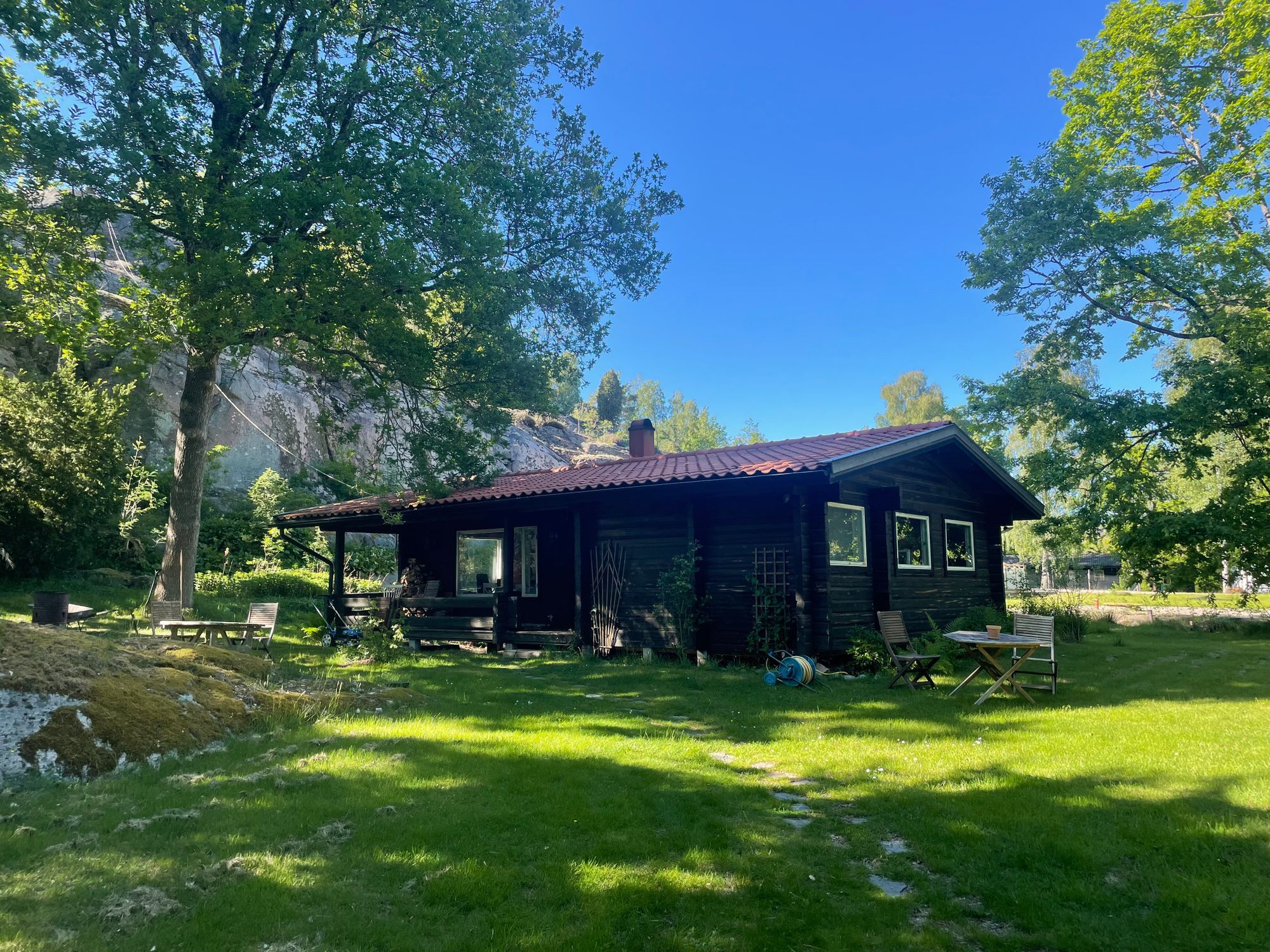 Havsnära sommarhus på Tjörn – bild 2 av 19