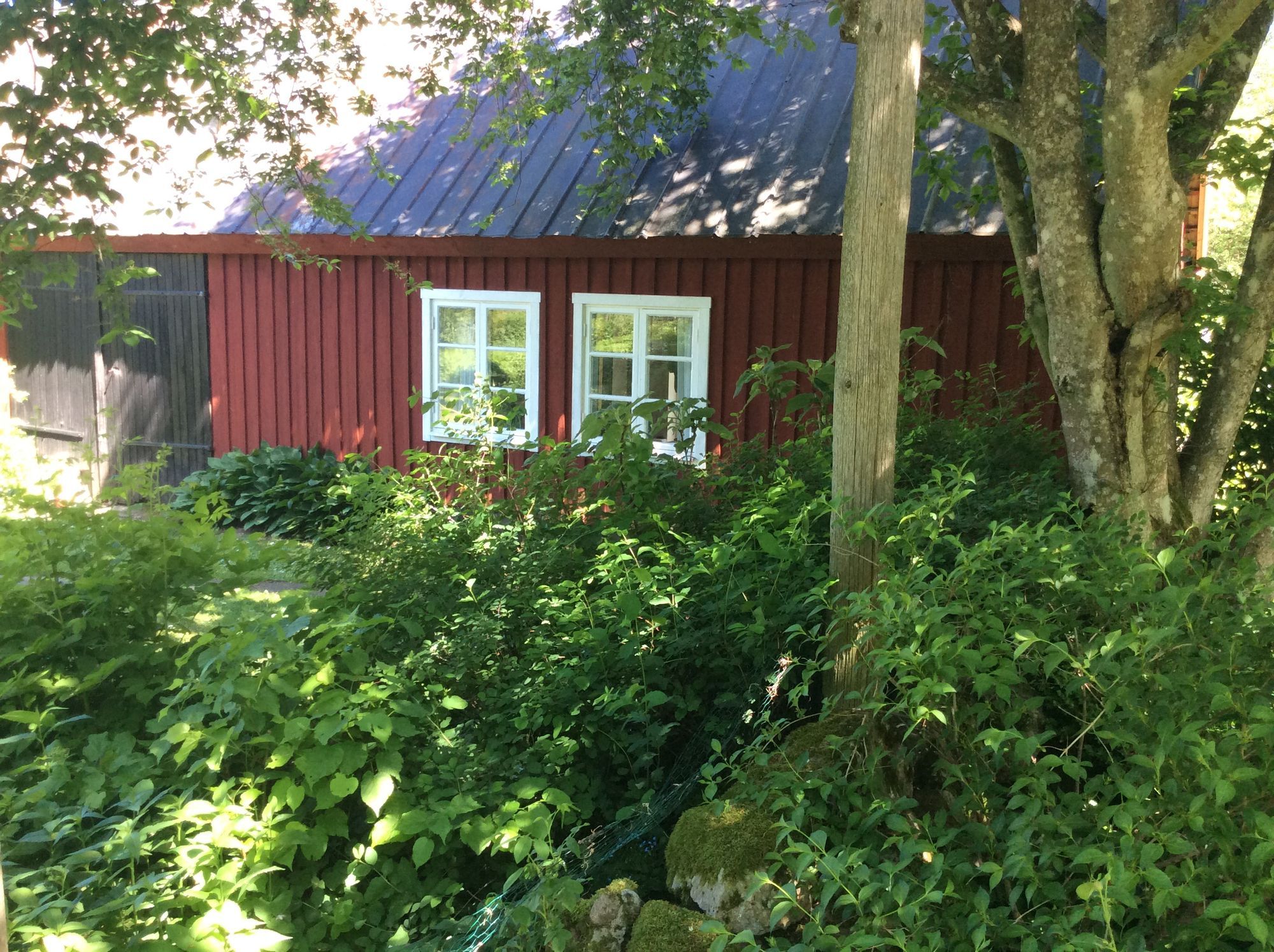 Nyrenoverad lägenhet i gammal skånegård Österlen