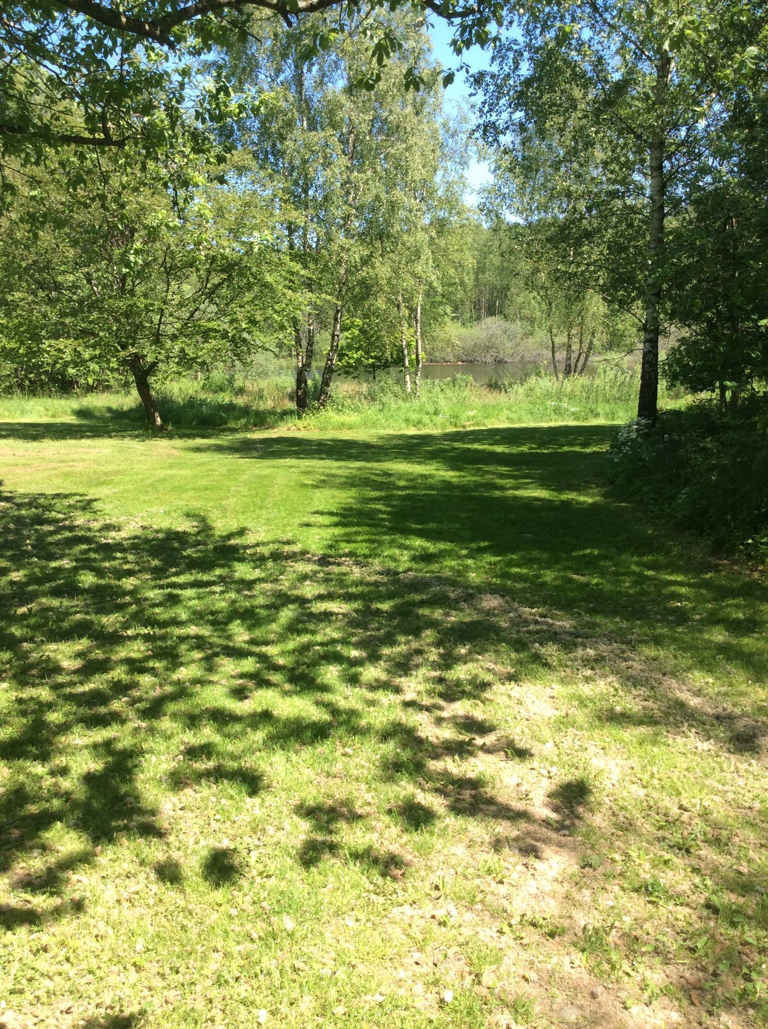 Nyrenoverad lägenhet i gammal skånegård Österlen – bild 3 av 10
